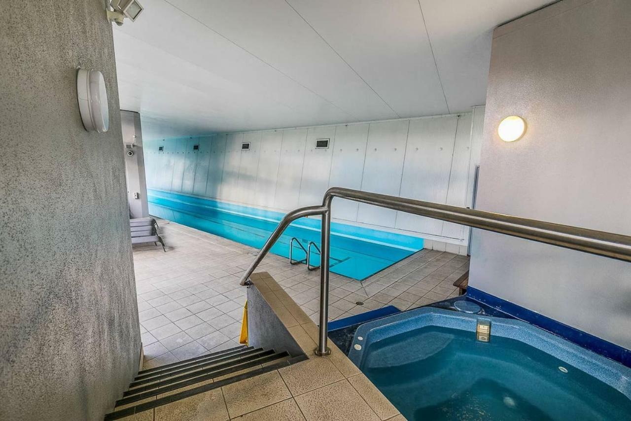 One Bedroom Apartment - Pool, Gym & Tennis Courts! Оукланд Екстериор снимка